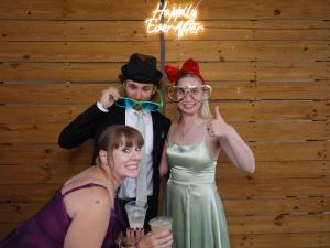 Schram photo 9