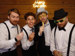Schram photo 131